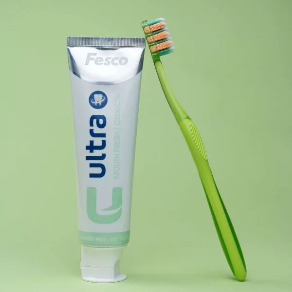 Зубна щітка Феско Fesco Ultra Multibrush Soft м'яка салатова №1