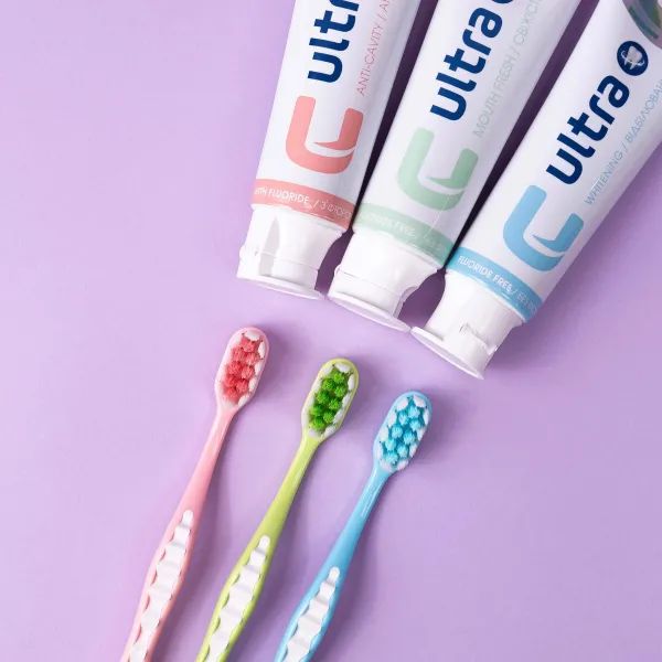Зубні щітки Феско Fesco Ultra Expert Clean Soft м'які рожева та блакитна №2
