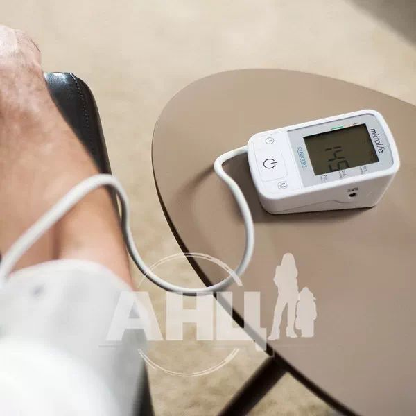 Автоматический тонометр на плечо Microlife BP A2 Basic