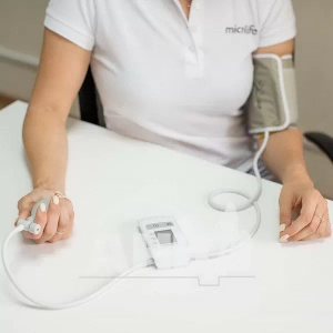 Полуавтоматический тонометр на плечо Microlife BP N1 Basic