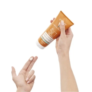 Сонцезахисне молочко Vichy Капіталь Солей Beach Protect Multi-Protection SPF 50+ водостійке з гіалуроновою кислотою 200 мл
