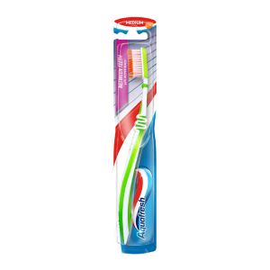 Зубная щетка Aquafresh ин битвин клин средней жесткости