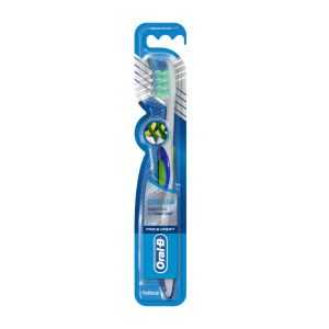 Зубна щітка Oral-B Pro-Expert екстрачищення 40 середня