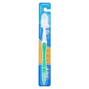 Зубна щітка Oral-B Shiny Clean середньої жорсткості