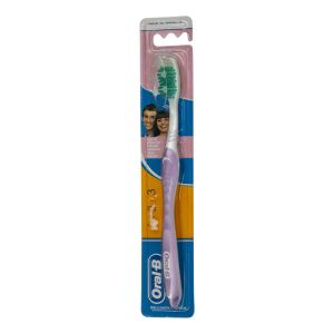 Зубна щітка Oral-B 3 Effect делікатне відбілювання середньої жорсткості